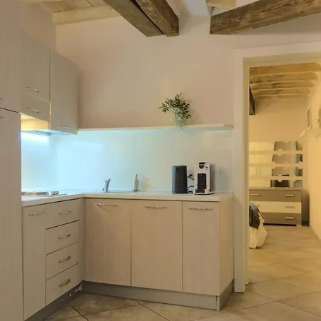 Imola Suites 公寓 *