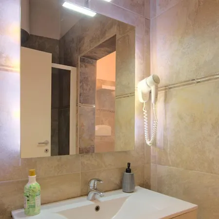 公寓 Imola Suites *