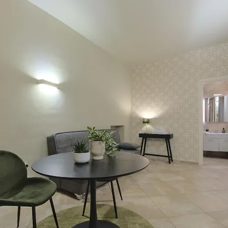 Imola Suites 이몰라