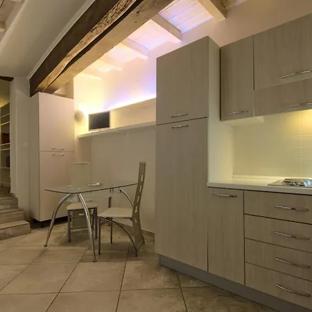 Imola Suites 아파트 *
