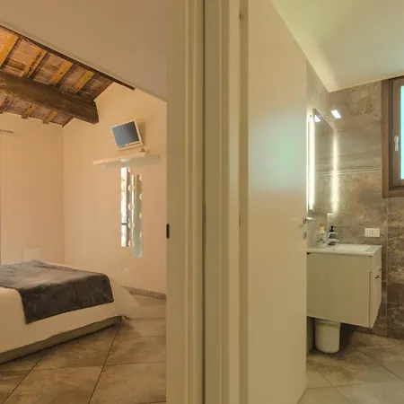 Imola Suites 아파트 이몰라