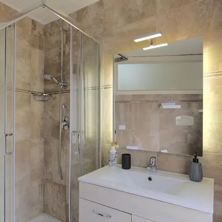 아파트 Imola Suites *