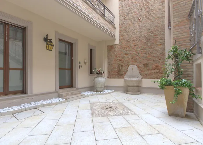 Imola Suites Apartman *