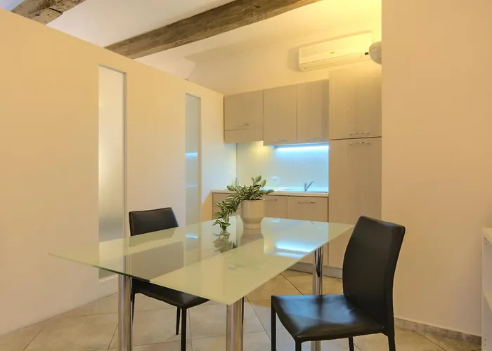 Imola Suites Apartment *